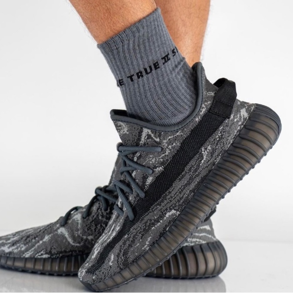 💙 NIB💙 ADIDAS Yeezy Boost 350 V2 Dark Salt